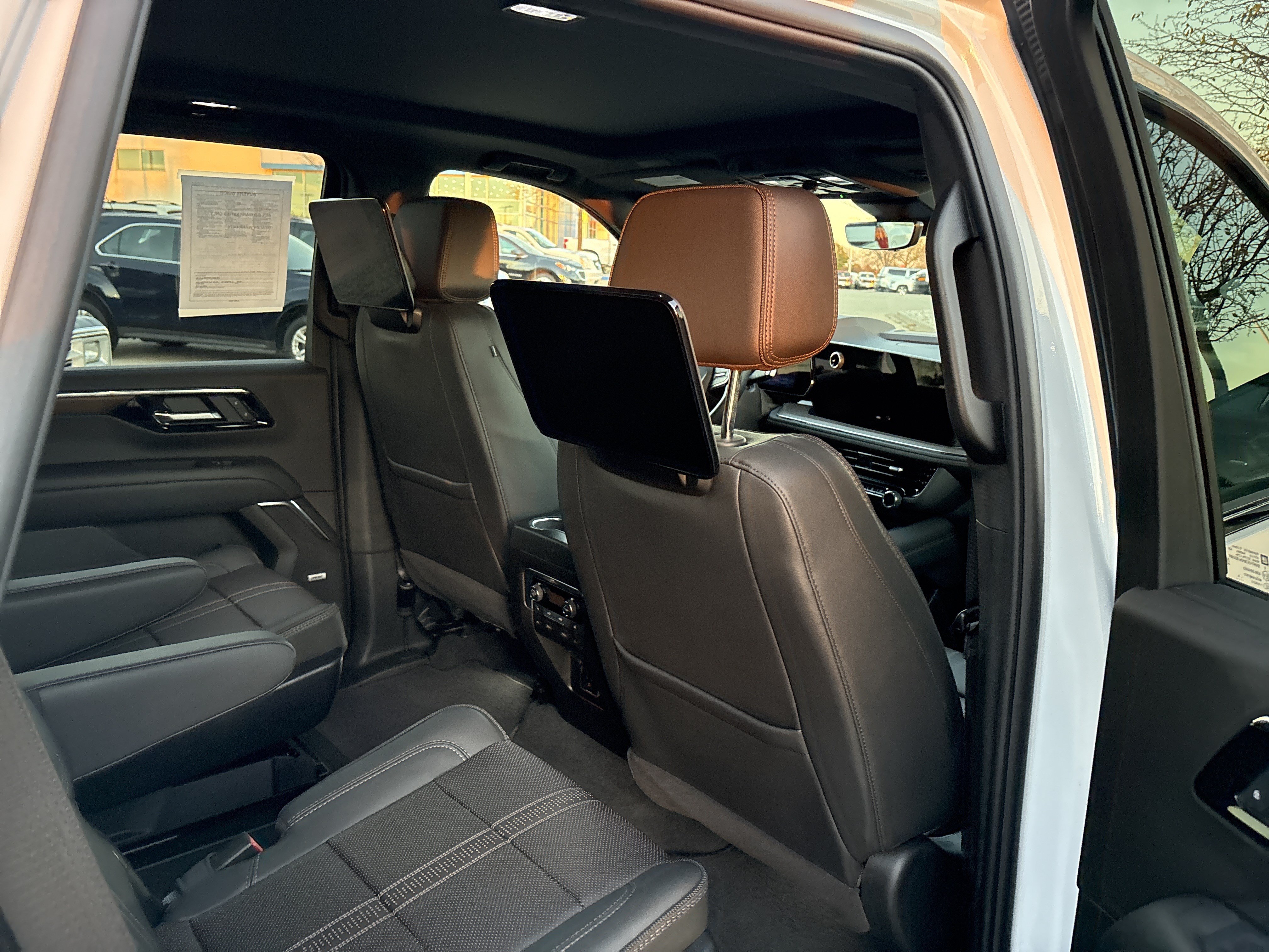 Used 2026 Chevrolet Tahoe High Country AWD/4WD image 16