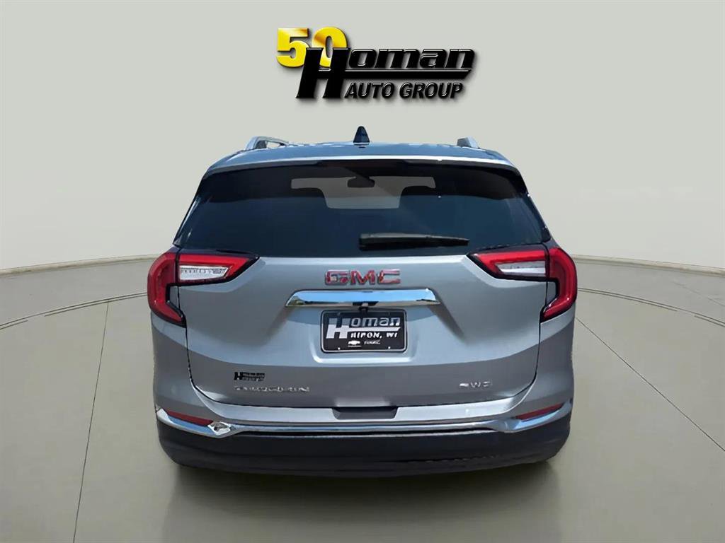 Used 2024 GMC Terrain SLT image 4