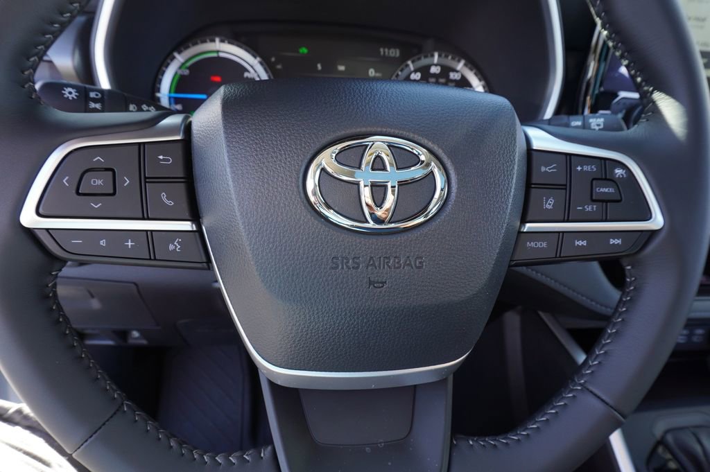 Used 2025 Toyota Highlander XLE image 19