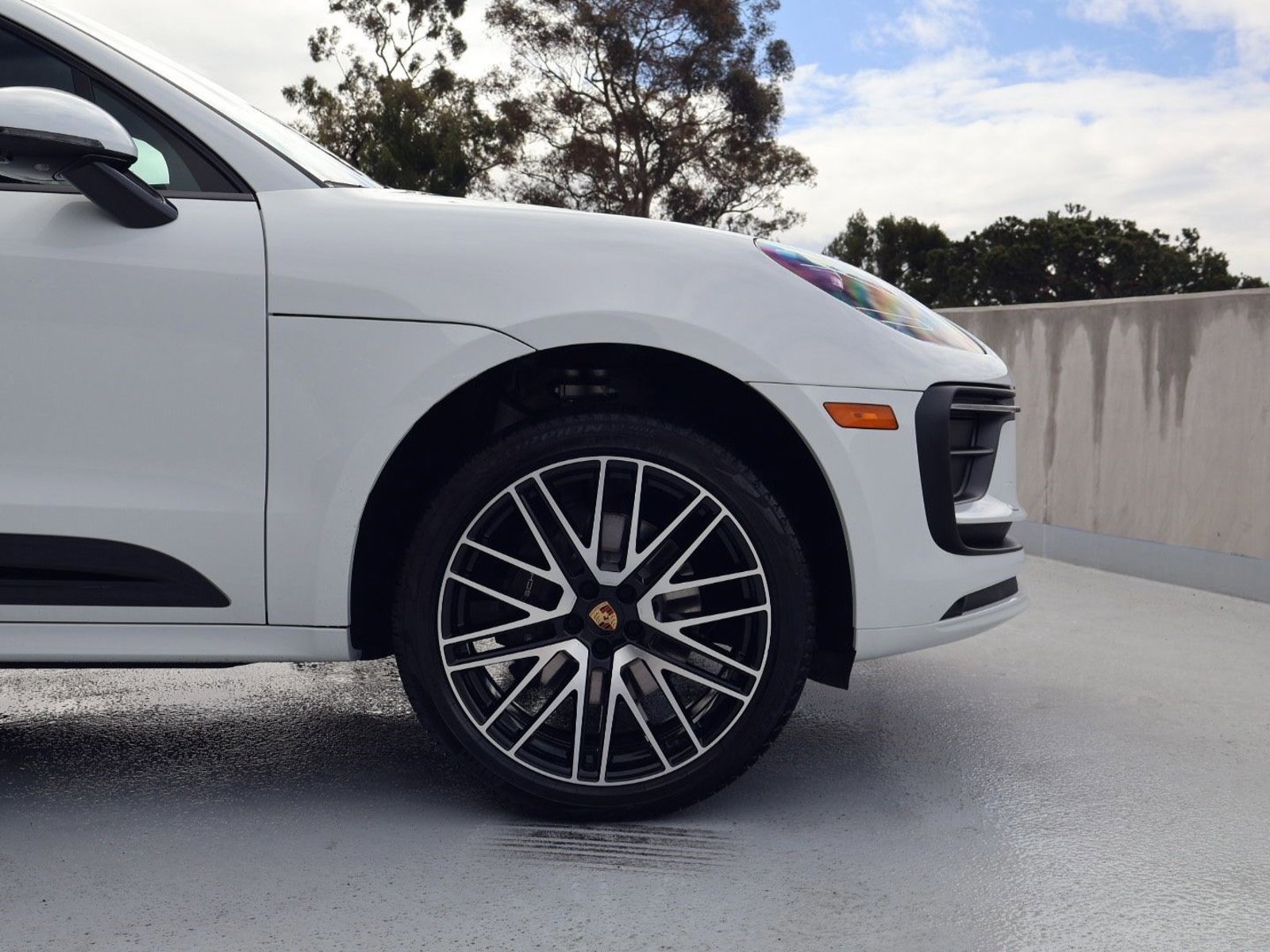 Certified 2025 Porsche Macan AWD/4WD image 11