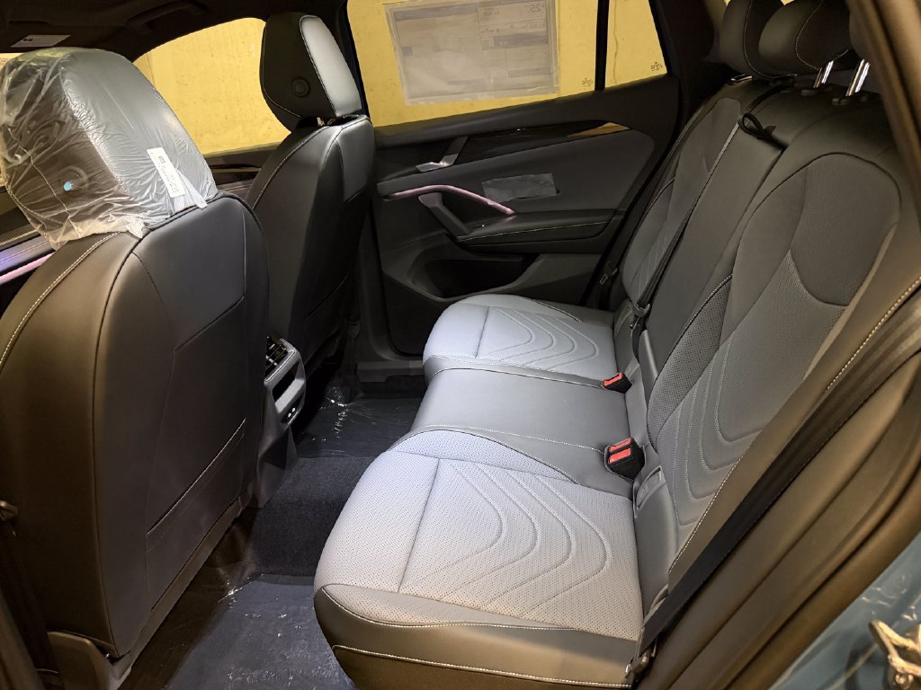 New 2026 Volkswagen Tiguan SE R-Line AWD/4WD image 23