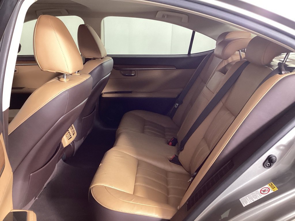 Used 2017 Lexus ES 300h w/ Luxury Package FWD image 27