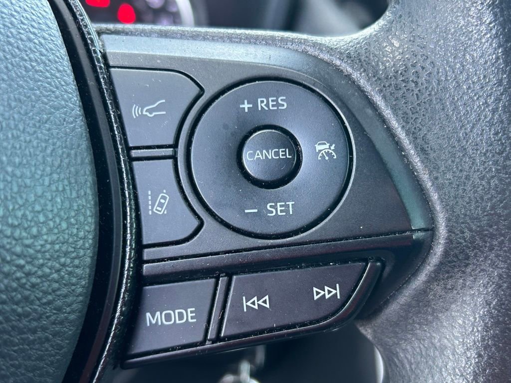 Used 2021 Toyota RAV4 LE image 14