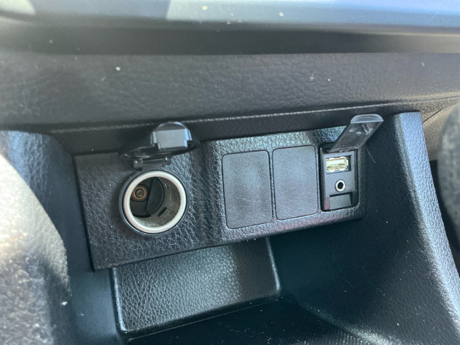Used 2014 Toyota Corolla LE FWD image 30