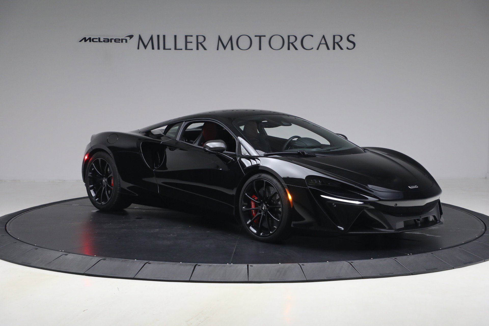 Used 2024 McLaren Artura RWD image 10