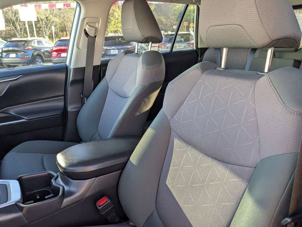 Used 2025 Toyota RAV4 XLE image 13