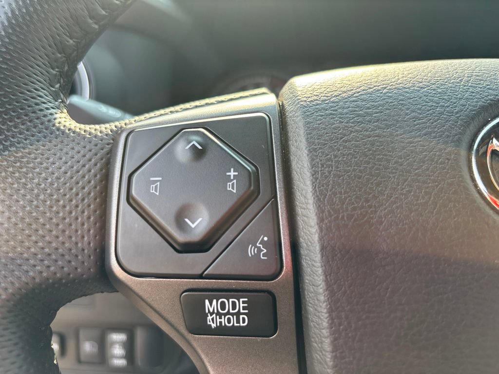 Used 2022 Toyota Tacoma TRD Off-Road AWD/4WD image 19
