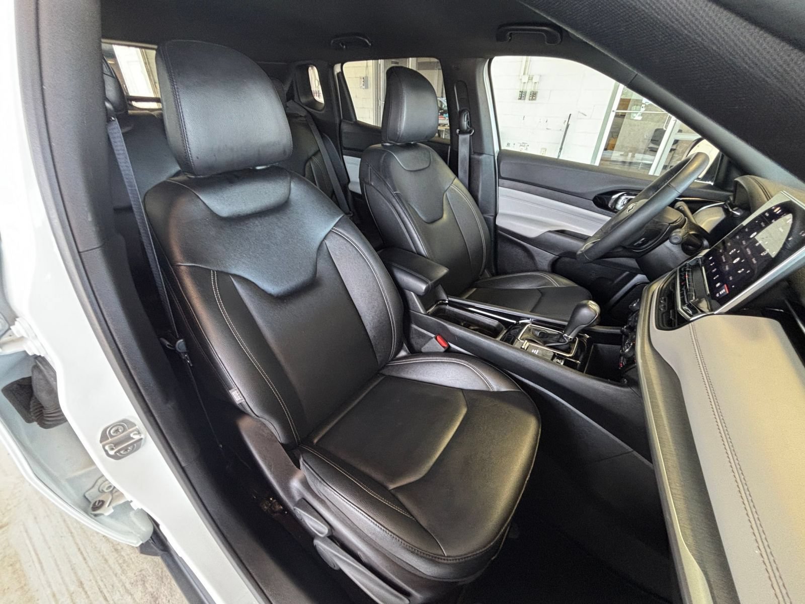 Used 2025 Jeep Compass Limited AWD/4WD image 37