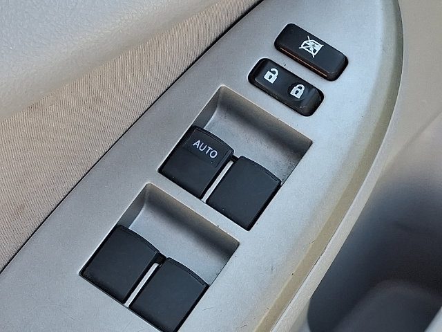 Used 2013 Toyota Corolla LE FWD image 13