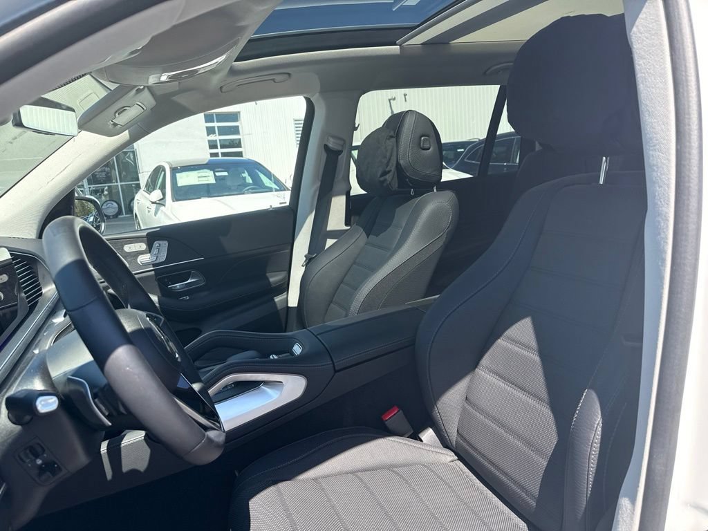 Used 2025 Mercedes-Benz GLS 450 4MATIC image 5
