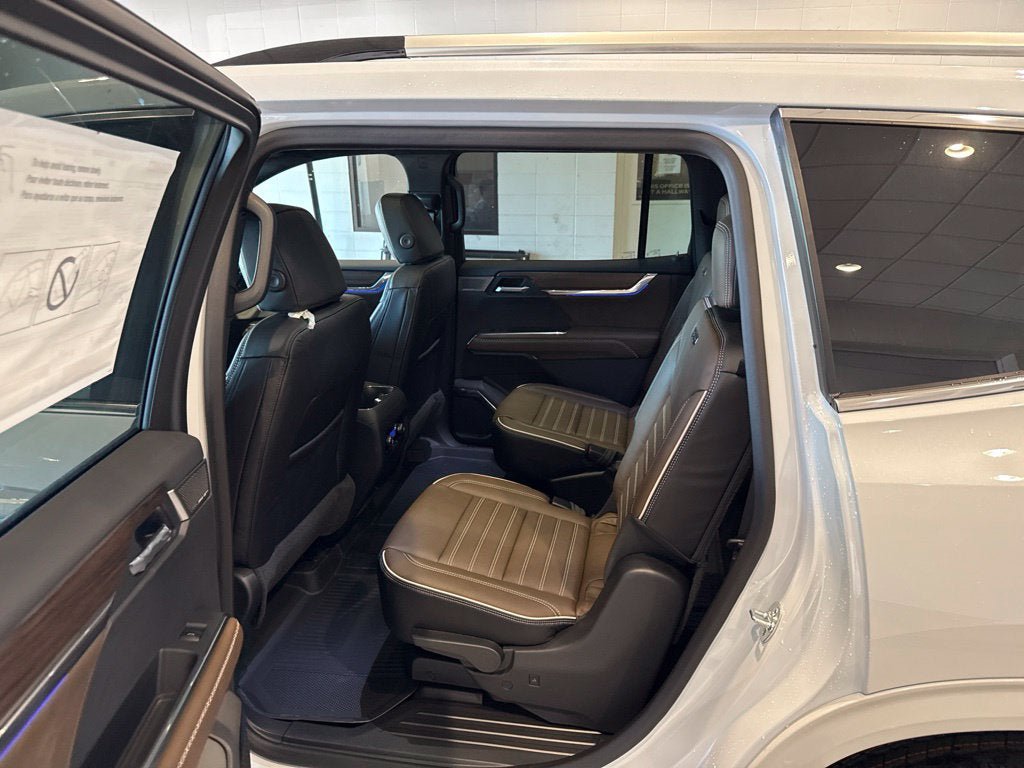 New 2027 GMC Acadia Denali Ultimate w/ LPO, Floor Liner Package AWD/4WD image 22