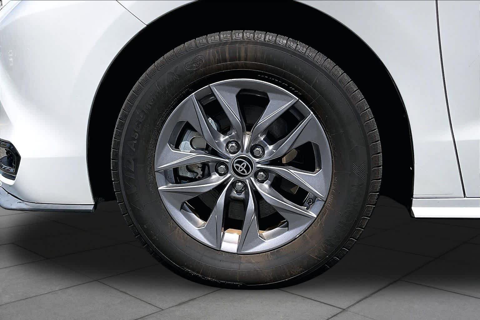 Certified 2022 Toyota Sienna LE FWD image 10