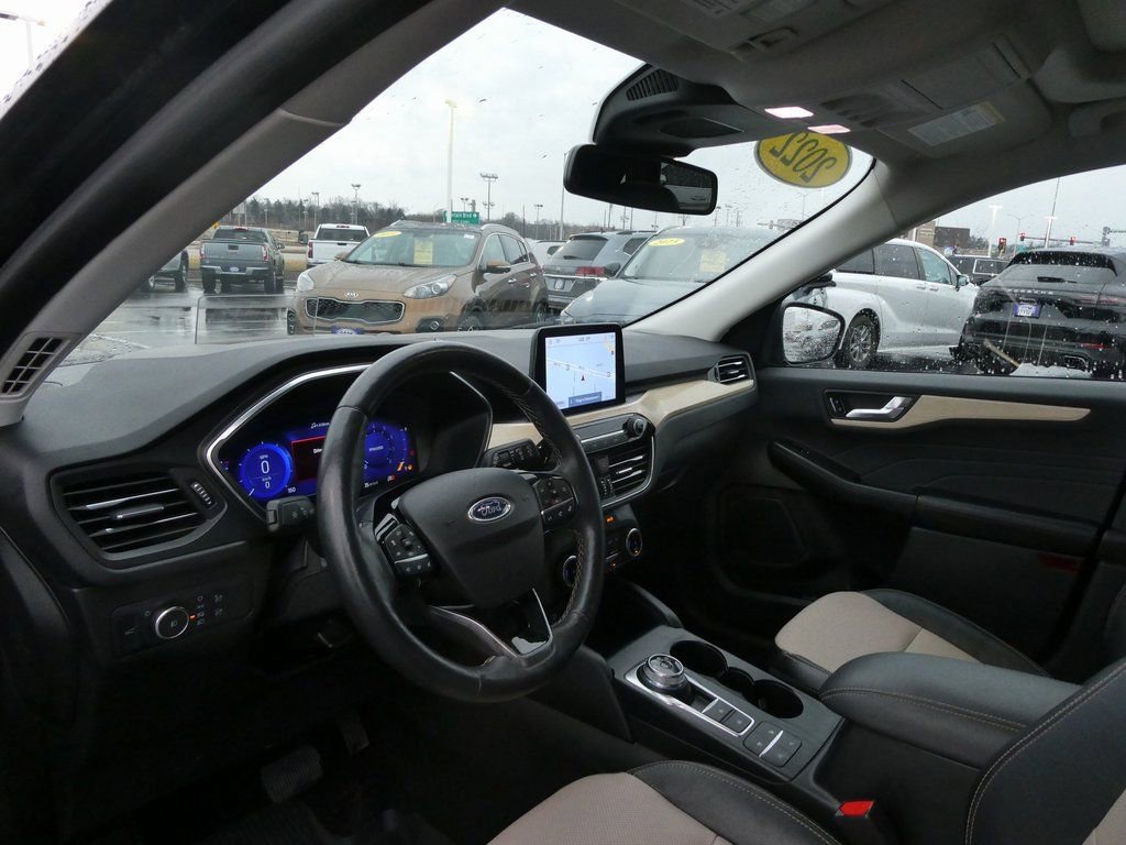 Used 2022 Ford Escape Titanium w/ Titanium Elite Package AWD/4WD image 9