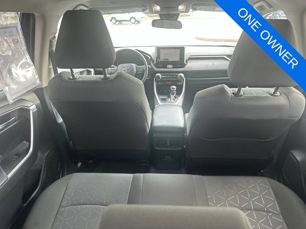 Used 2025 Toyota RAV4 XLE FWD image 28