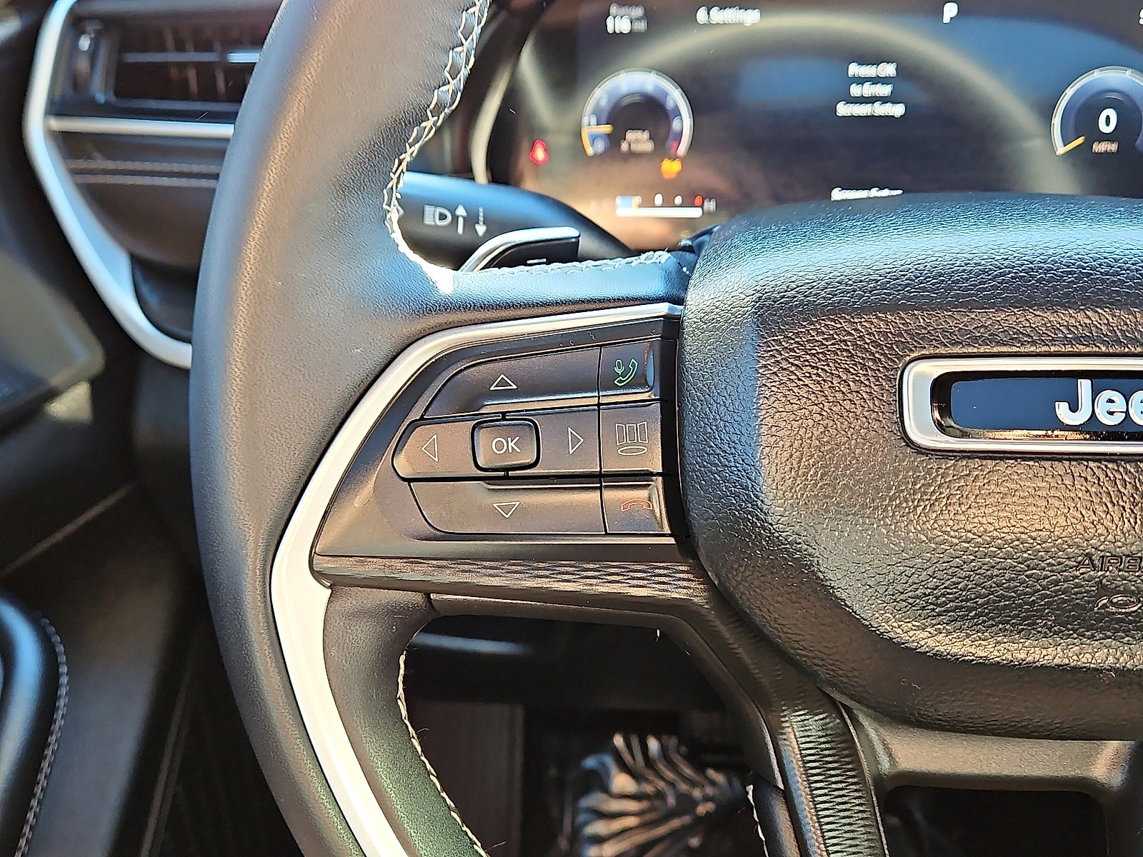 Used 2024 Jeep Grand Cherokee Altitude image 16