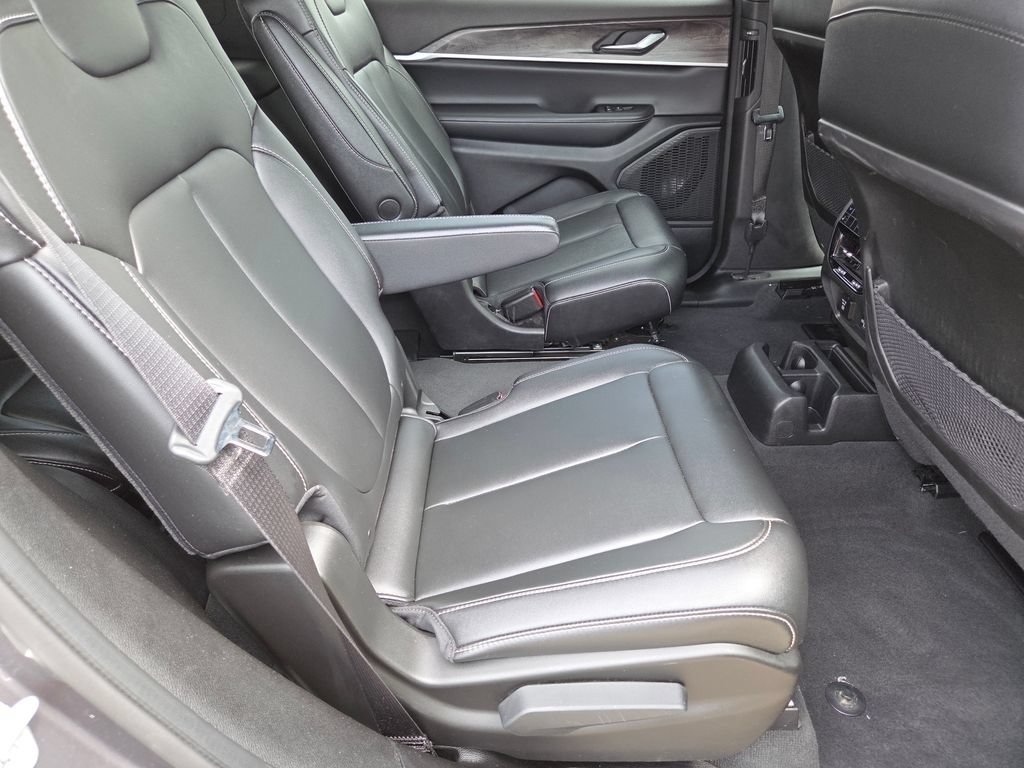 Used 2024 Jeep Grand Cherokee L Limited AWD/4WD image 31