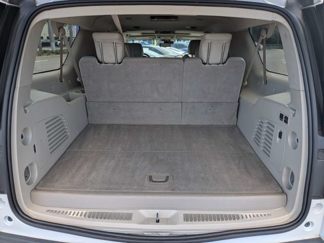 Certified 2018 Cadillac Escalade ESV Luxury RWD image 18