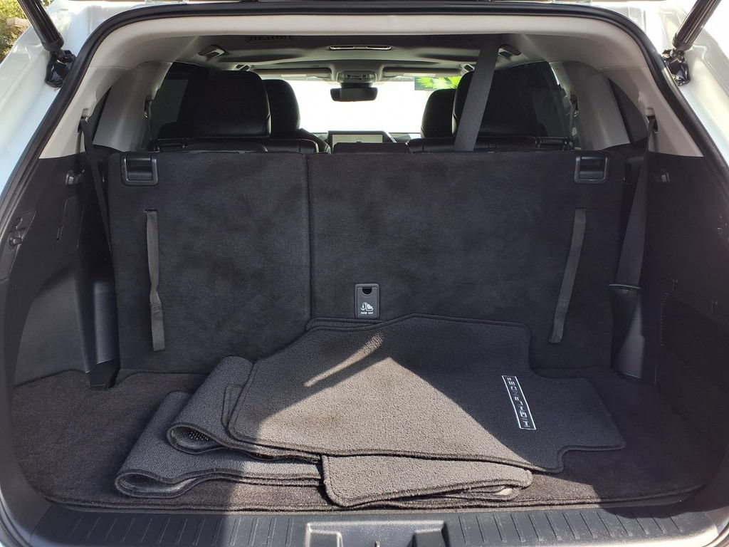 Used 2023 Toyota Highlander XLE w/ Protection Package #3 (TMS) AWD/4WD image 7