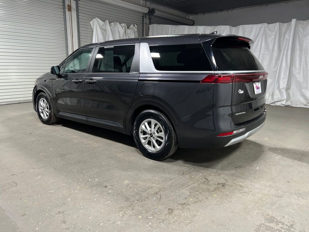 Used 2023 Kia Carnival LX image 5