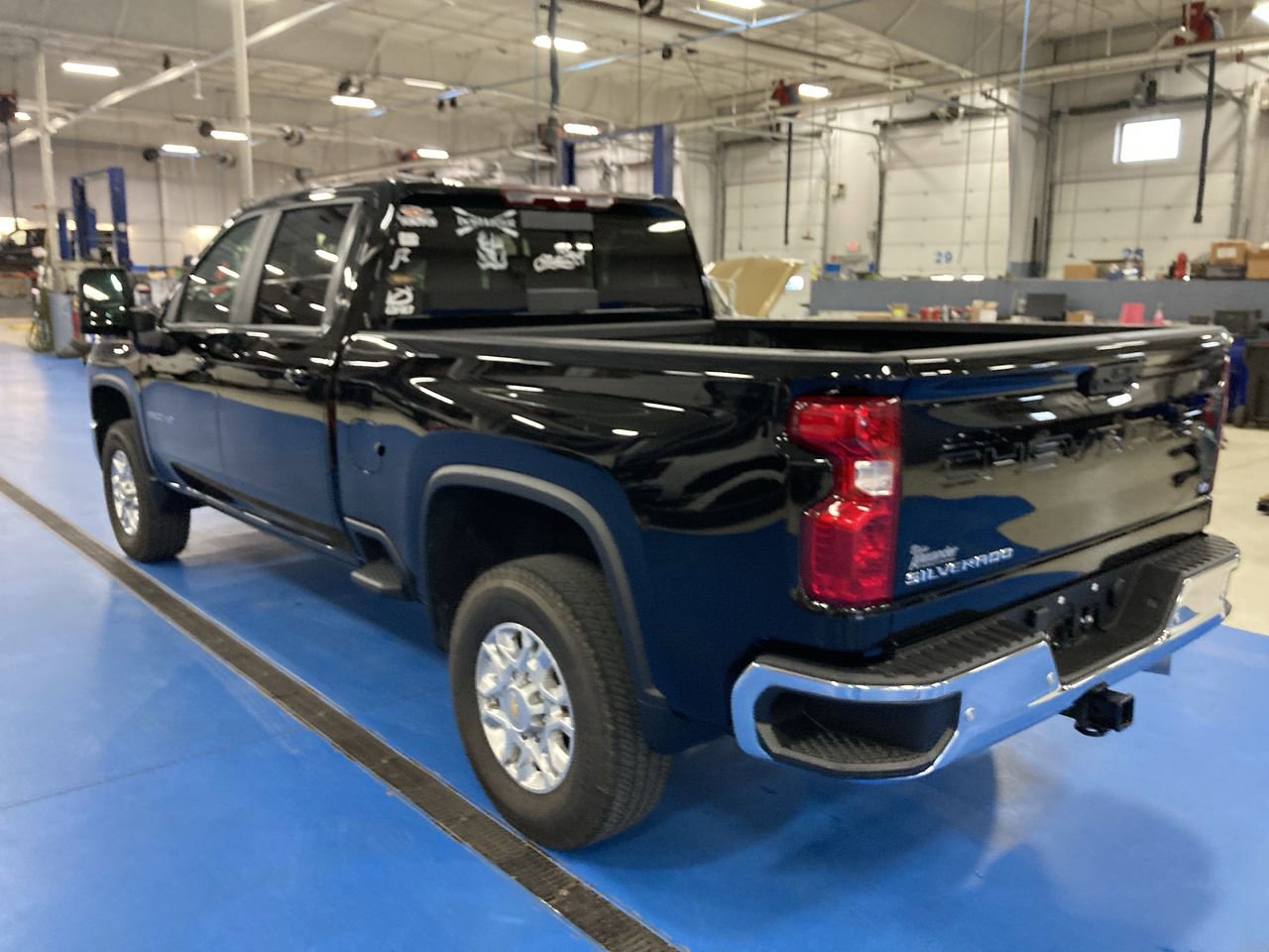 Used 2024 Chevrolet Silverado 2500 LT w/ All Star Edition AWD/4WD image 5