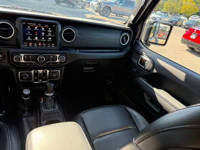 Used 2021 Jeep Wrangler Unlimited Sahara AWD/4WD image 16
