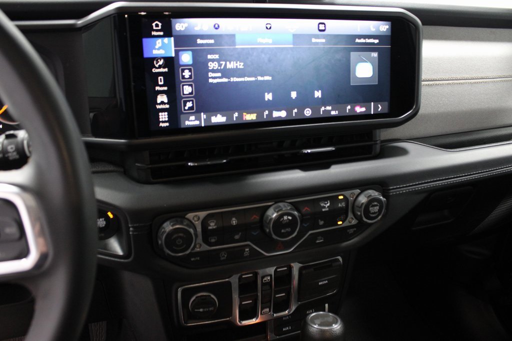 Used 2024 Jeep Wrangler Sahara image 31