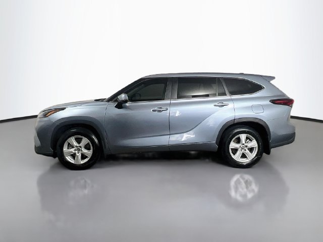 Used 2024 Toyota Highlander LE FWD image 6