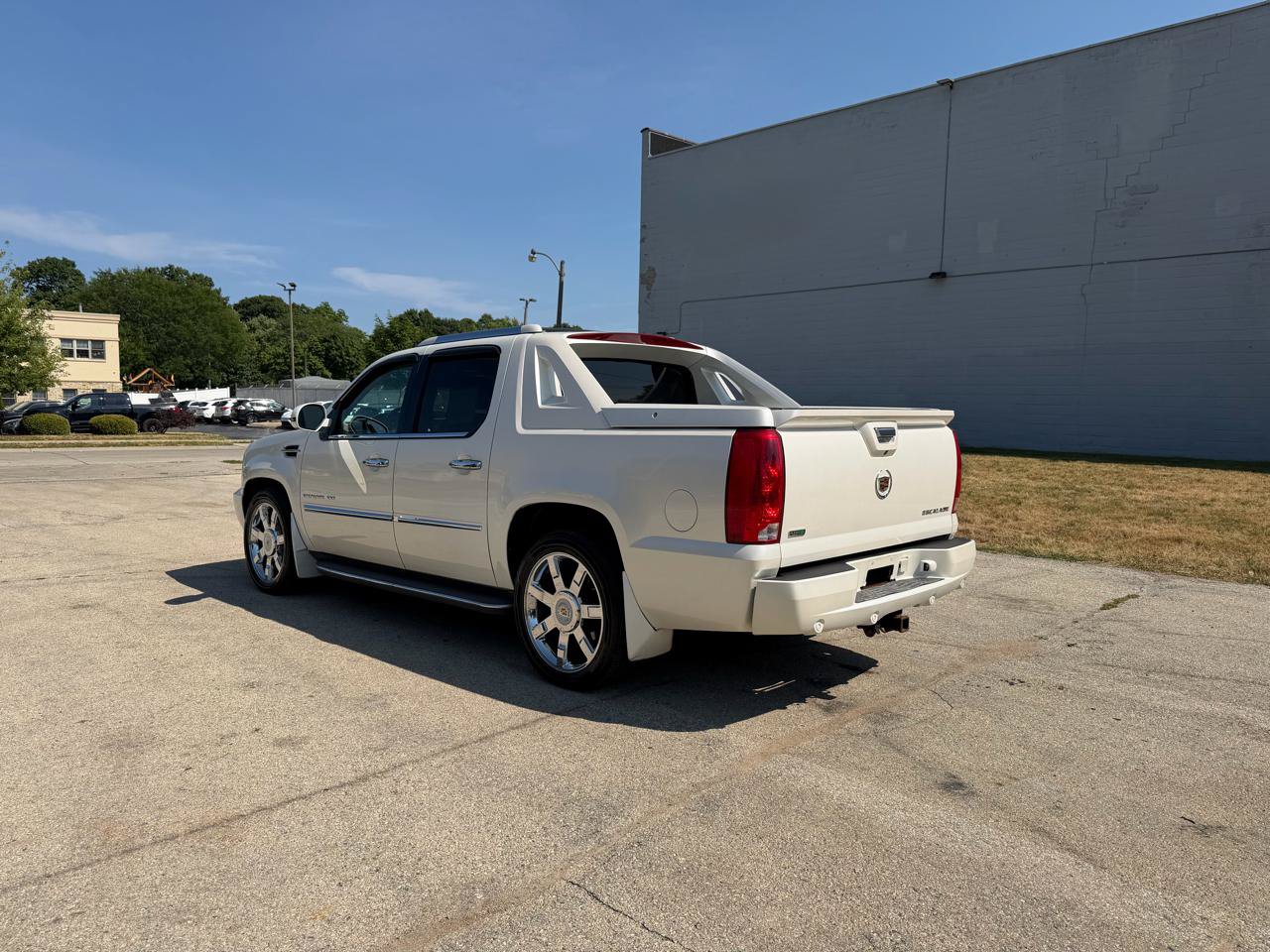 Used 2011 Cadillac Escalade EXT Luxury AWD/4WD image 5