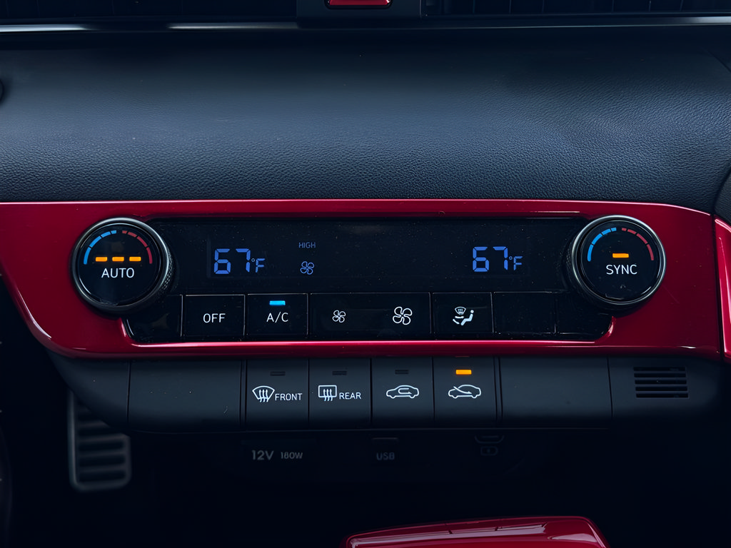 Certified 2025 Hyundai Elantra Sport FWD image 30
