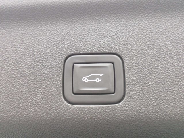 Used 2023 GMC Yukon SLT w/ SLT Luxury Package AWD/4WD image 15