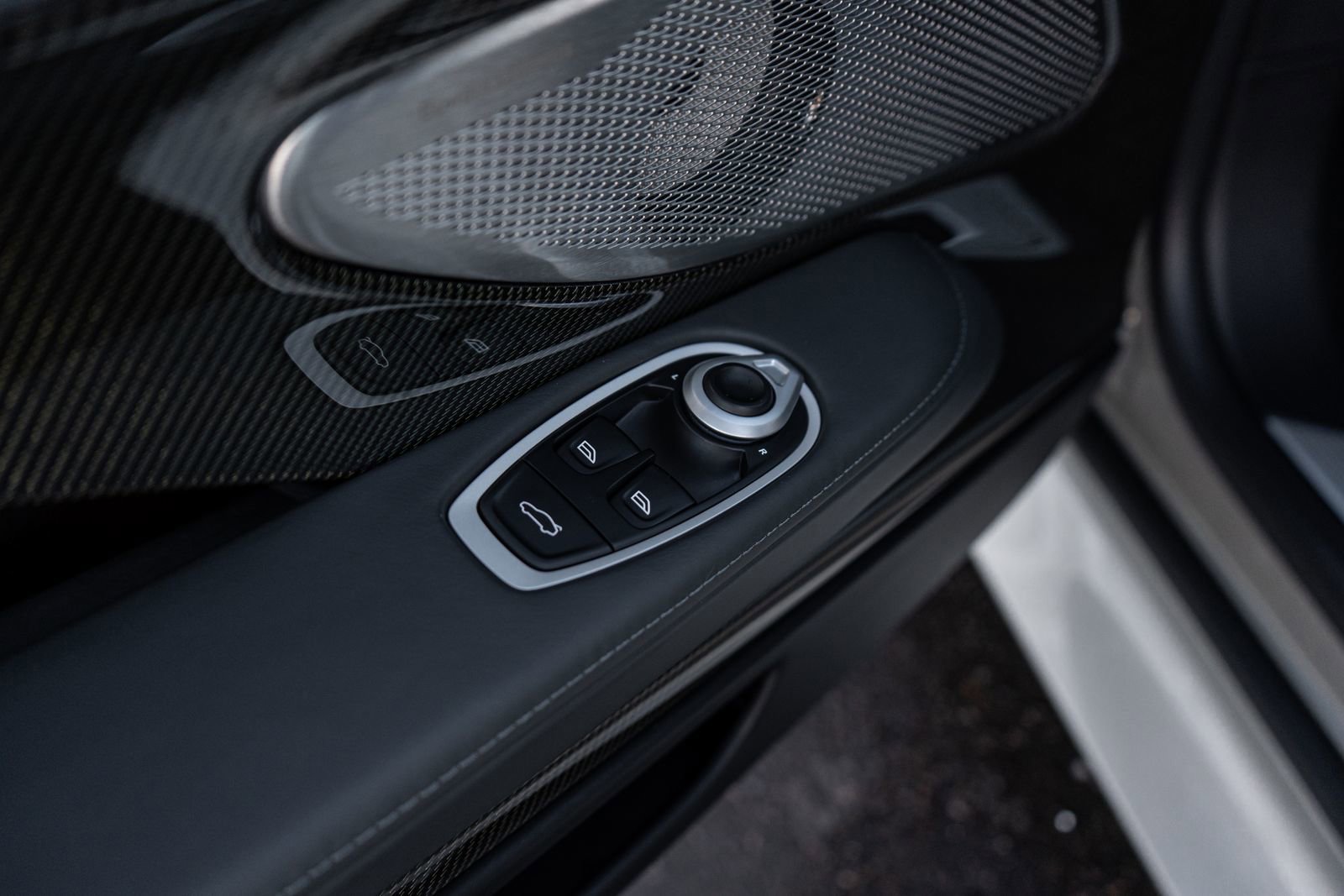 Used 2026 Aston Martin DB12 Coupe image 24