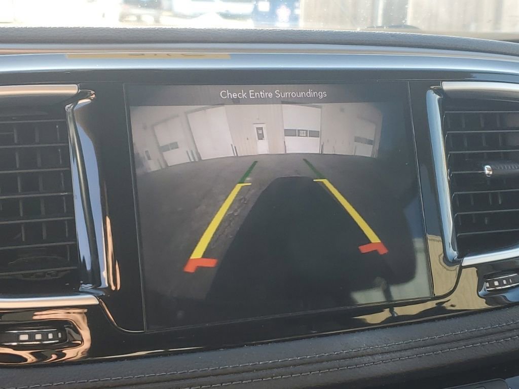 Used 2018 Chrysler Pacifica Limited image 23