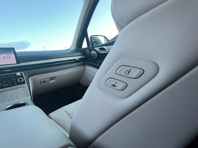 Certified 2025 Genesis GV80 3.5T Prestige AWD/4WD image 36