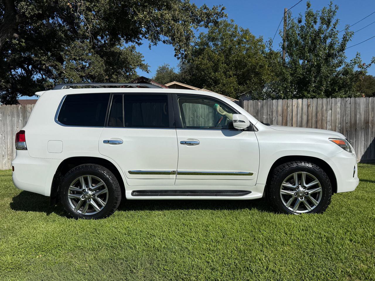 Used 2013 Lexus LX 570 4WD w/ Luxury Pkg image 8