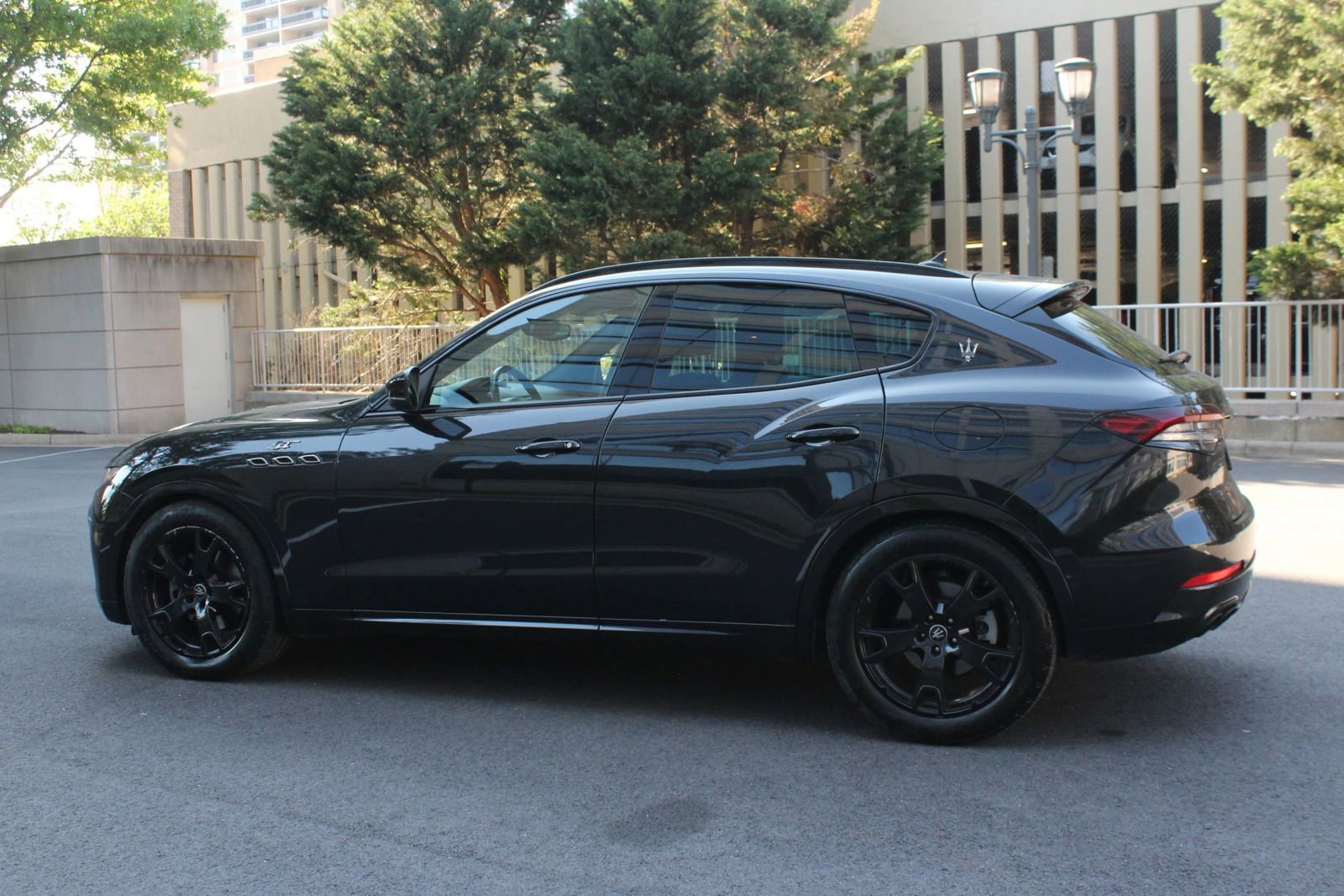 Used 2022 Maserati Levante GT AWD/4WD image 9