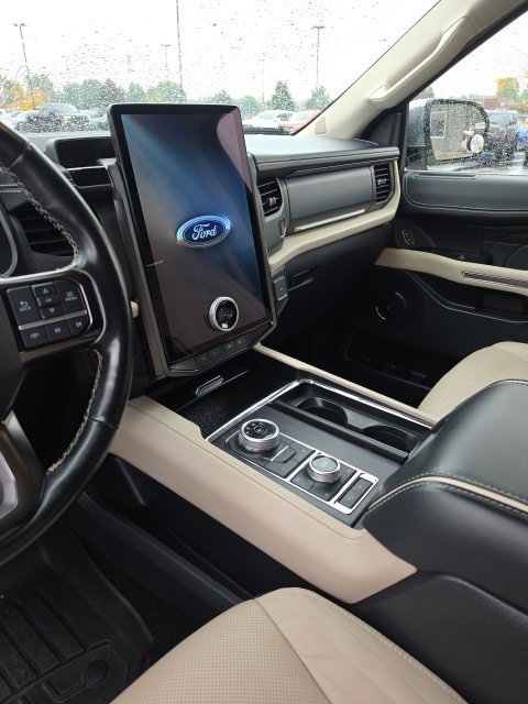 Used 2023 Ford Expedition Platinum AWD/4WD image 5