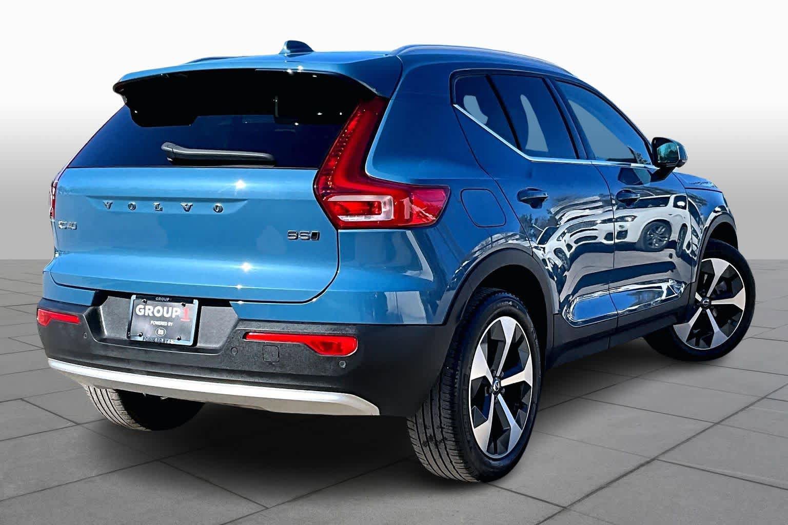 Certified 2023 Volvo XC40 B5 Plus w/ Driver Assist Package video 2
