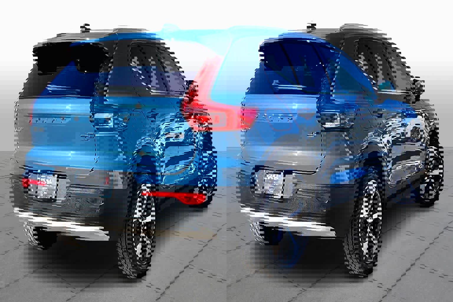 Certified 2023 Volvo XC40 B5 Plus w/ Driver Assist Package image 2