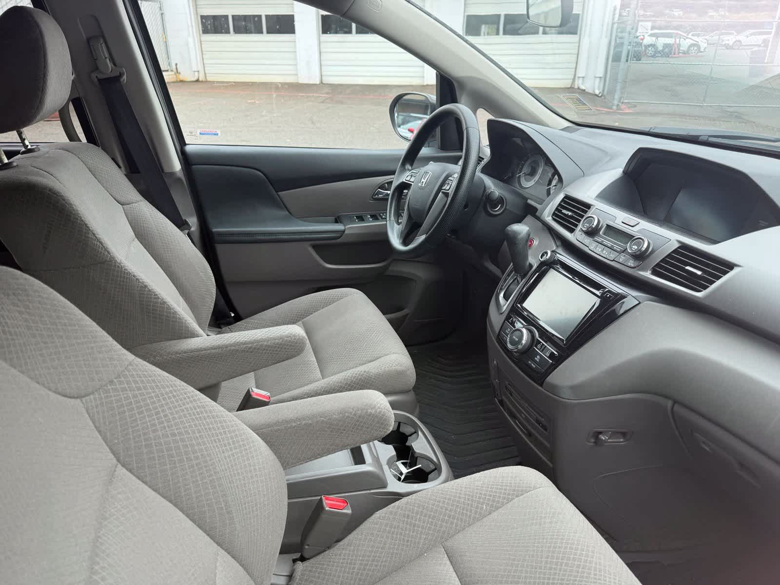 Used 2016 Honda Odyssey SE image 5