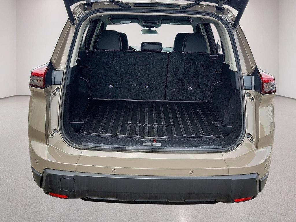 Used 2025 Nissan Rogue SV AWD/4WD image 8
