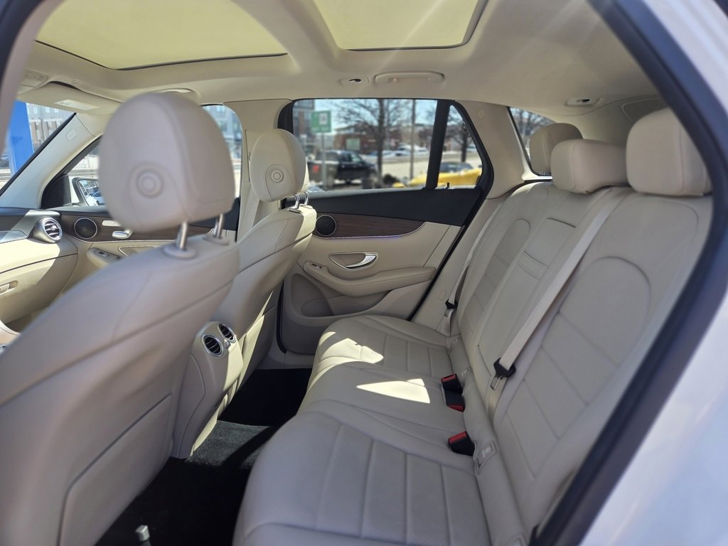 Used 2022 Mercedes-Benz GLC 300 4MATIC w/ Multimedia Package Lite image 23