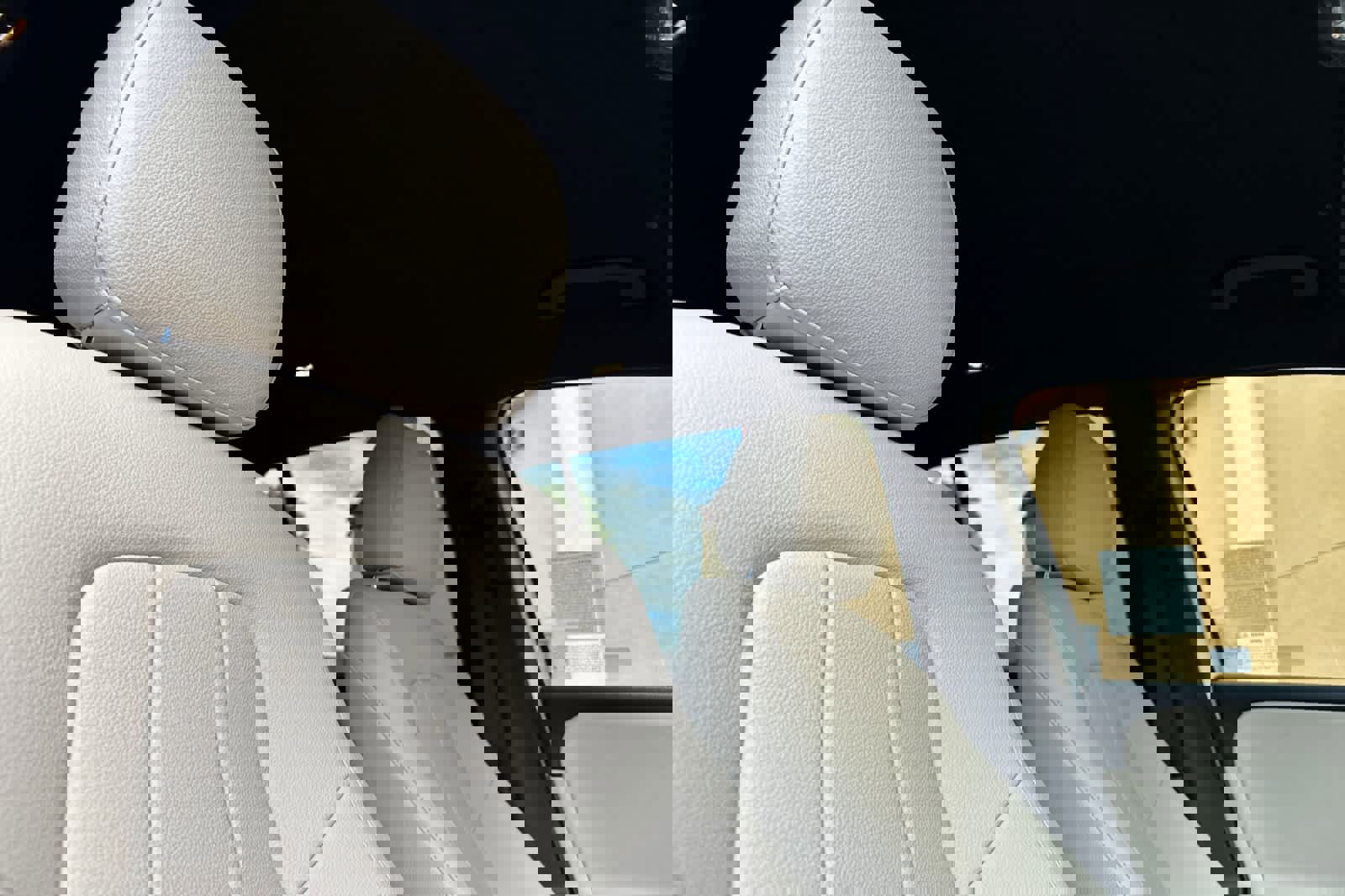 New 2025 Mercedes-Benz GLB 250 4MATIC image 16