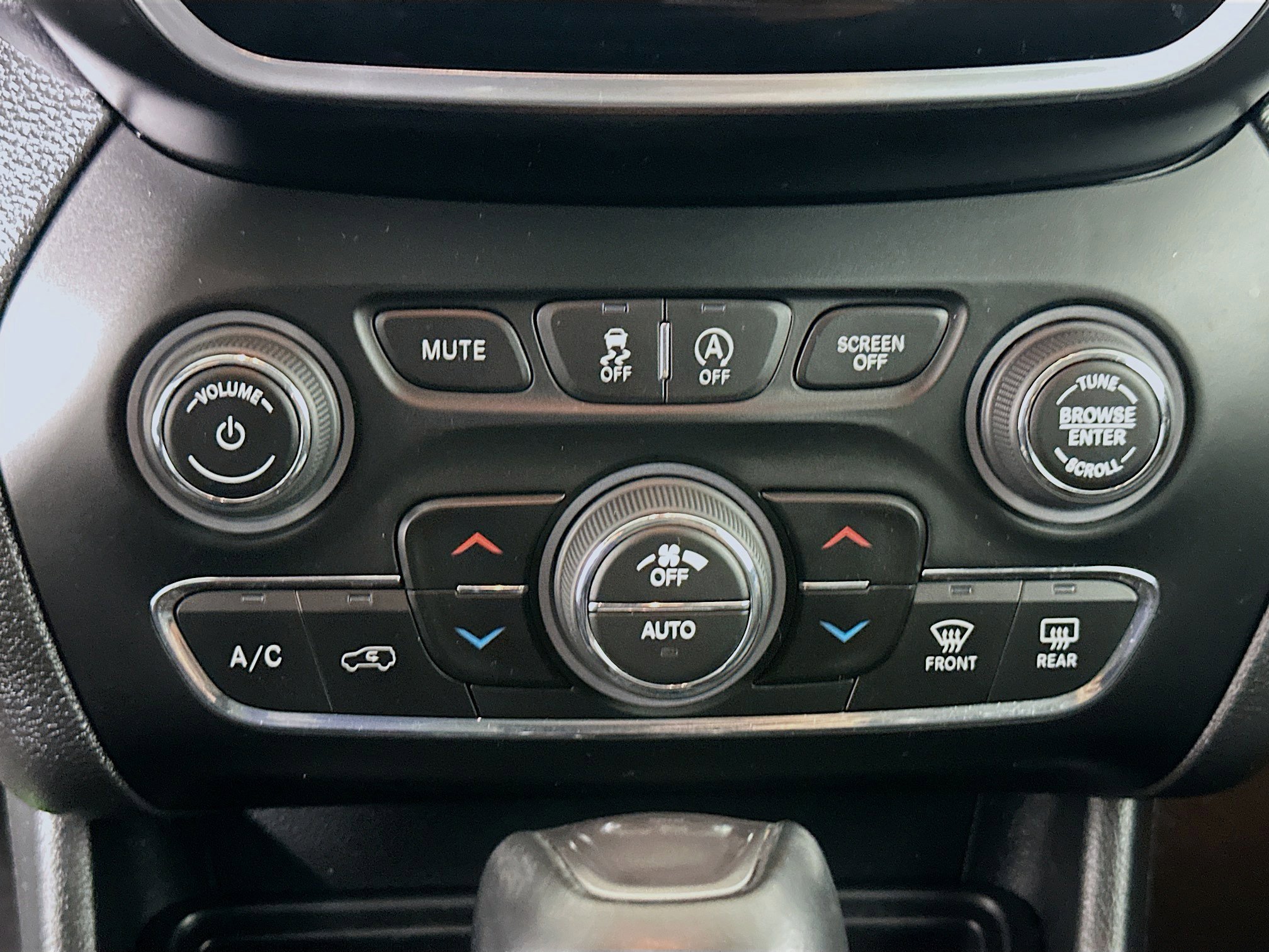 Used 2021 Jeep Cherokee Limited image 23