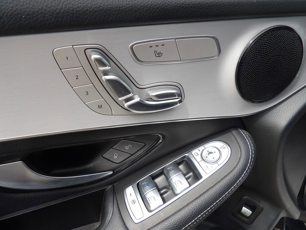 Used 2021 Mercedes-Benz GLC 300 image 11