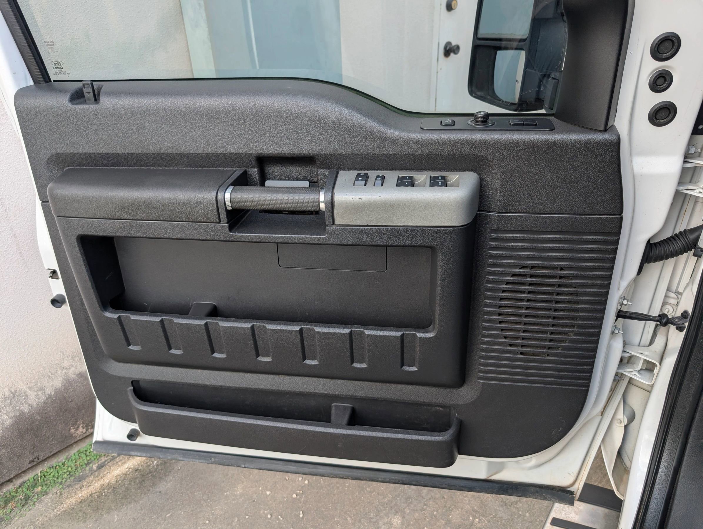 Used 2016 Ford F350 Lariat w/ Chrome Package image 10