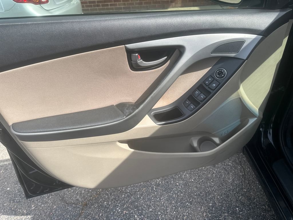 Used 2014 Hyundai Elantra SE w/ Option Group 02 FWD image 12