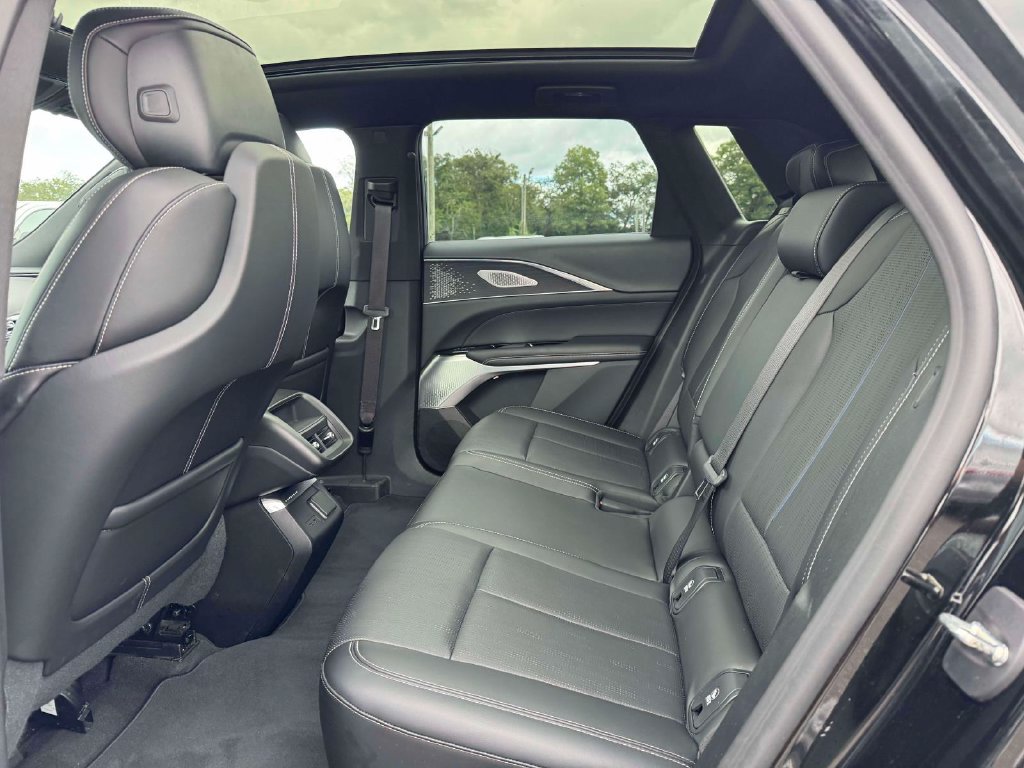 Used 2023 Cadillac Lyriq 2WD image 13