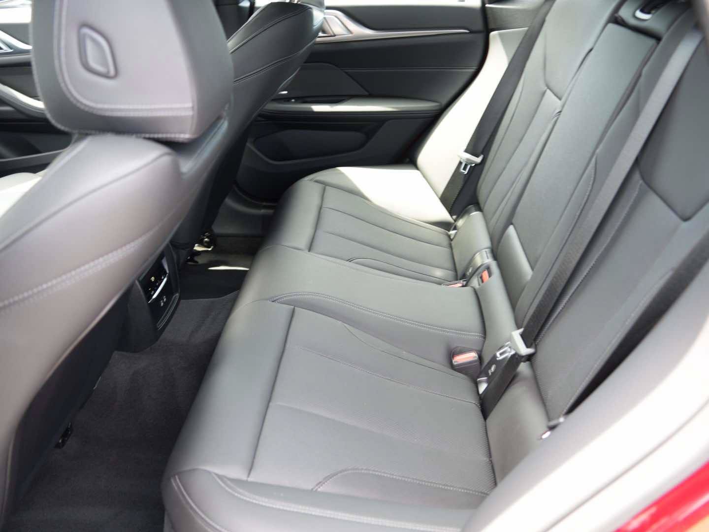 Used 2025 BMW M440i RWD image 23