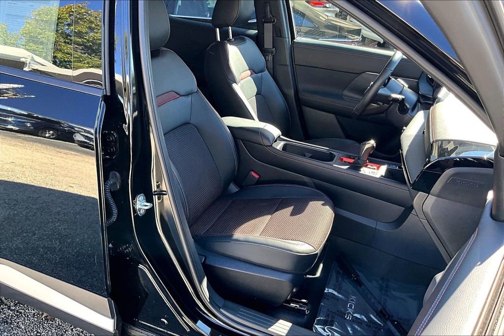 Used 2025 Nissan Kicks SR image 8