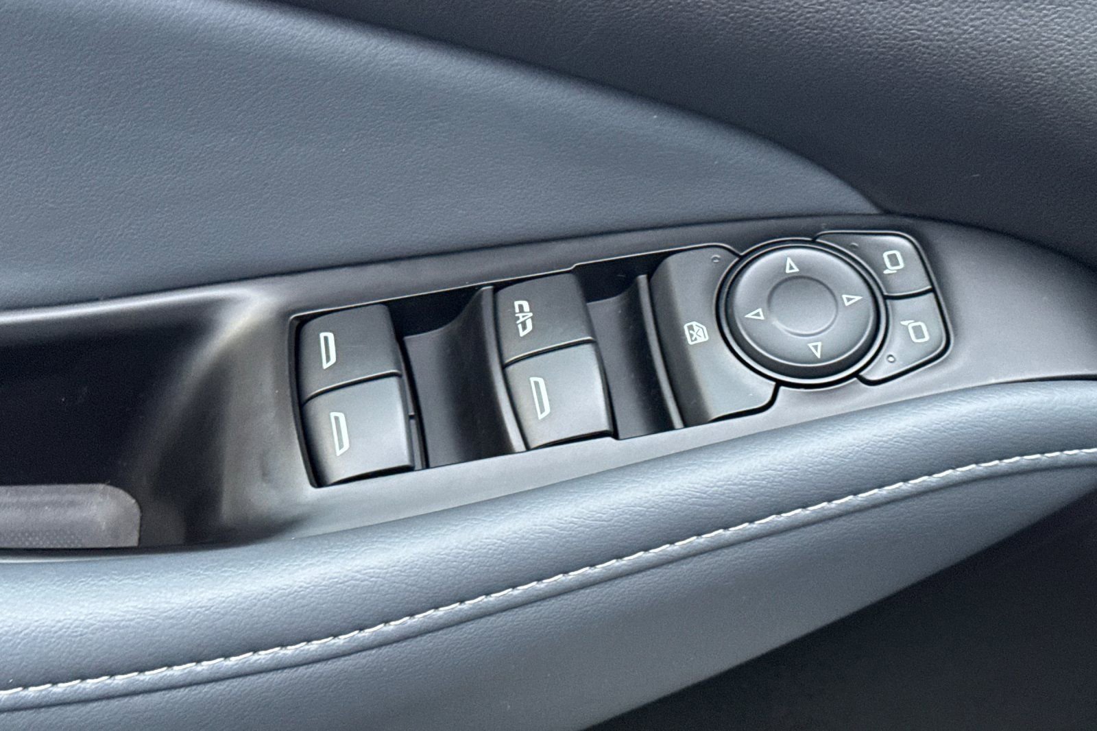 Certified 2023 Buick Enclave Essence image 11